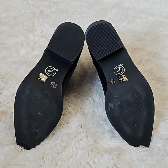 *SOLD* Chinese Filip Black Bootie, size 6, Like new with original box - Picture 8 of 12